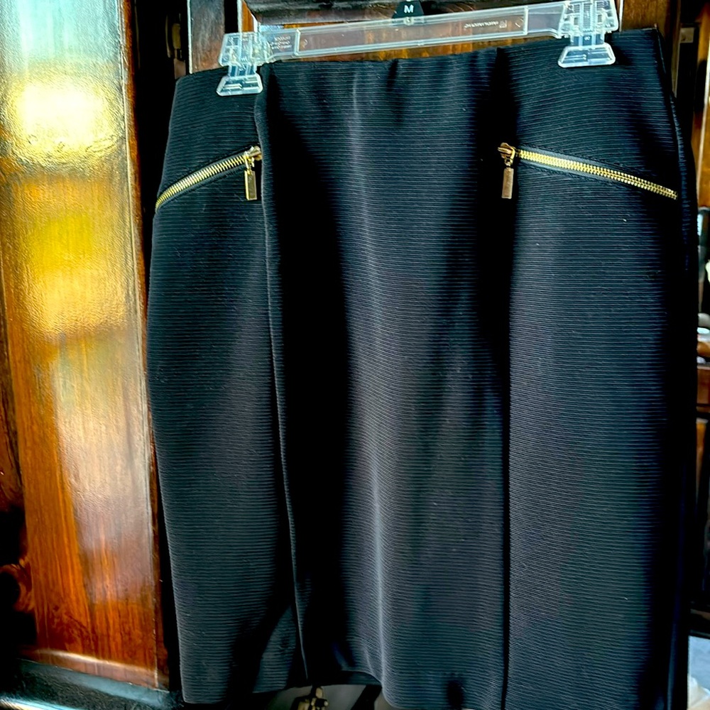 Alfani Black ribbed skirt size 8